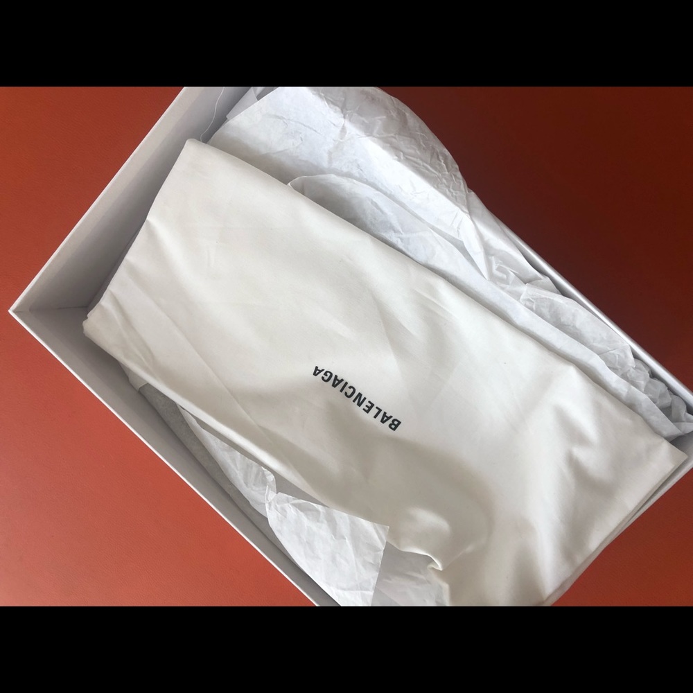 Balenciaga - Picture 8 of 8